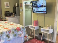 Peaceful Private Studio with Soaking Tub, TV & WIFI