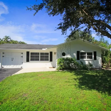 Heated pool at home, close to downtown