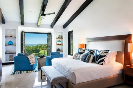 NEW Luxury Ocean View PH, Golf Cart w/ Premier Golf + Housekeeper/ cook