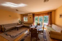 Villa Basic Blagaj with Amazing View on the River, super close to Mostar