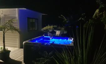 Spa Pool, Peaceful, Private  Sanctuary at Plum Tree Cottage