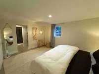 Modern Cozy 1BR King 4 minutes to Killington ski lift - Hot Tub