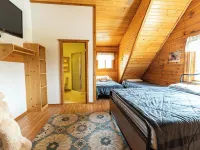 Cozy 3-bdrm cabin in Warrens with AC WiFi and a beautiful view off the back deck Hotels in Warrens