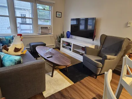 Newly renovated apartment in the heard of Provincetown Отели в г. Провинстаун