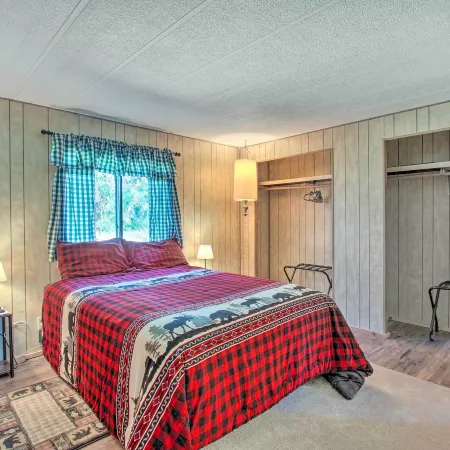 Cozy Chiloquin Retreat < 30 Mi to Crater Lake!