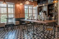 De Vere Latimer Estate - bar