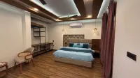 Yes Hotel by the Ganges Rishikesh - balcón