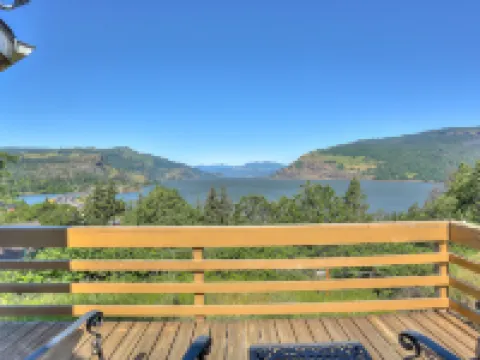 Amber Sunset 3 Bedroom Home by RedAwning Hotels in Mosier