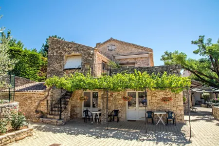 Logis Hôtel Restaurant l'Escarbille Отели в г. Сен-Мартен-д'Ардеш