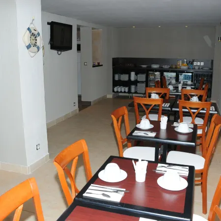 Hôtel Patio Brancion Отели в г. Малакоф