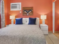 The Beach House - Treasure Island Hotels near Walter Fuller Complex