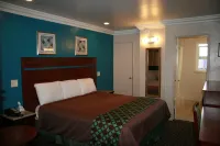 Civic Center Lodge / Lake Merritt Bart