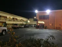 Townhouse Inn and Suites - Parkplatz