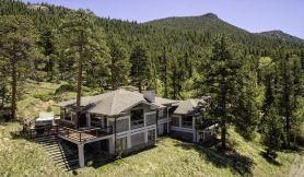 Tranquil Luxury Vacation at Windcliff 3 Bedroom Home by RedAwning