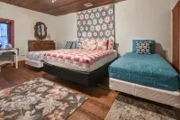 Stein Haus Ranch 4 Bedroom Home by RedAwning - 3-Star