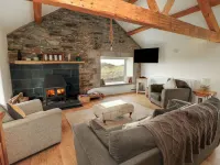 Fferm Porthdafarch South Farm House Hotel di Llanfair-yn-Neubwll