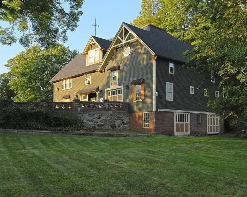 Black Swan Inn Hotels in Tilton