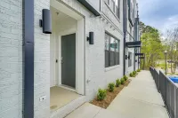 Modern Downtown Apt w/ Balcony in Wake Forest! - Wifi