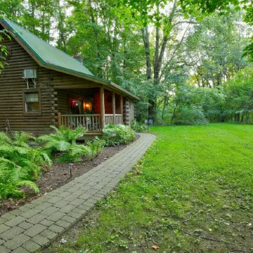 Cricket Hill Lodge & Cabins