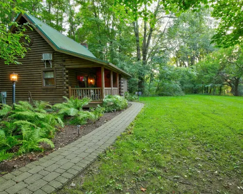 Cricket Hill Lodge & Cabins Hotels in Holmes County