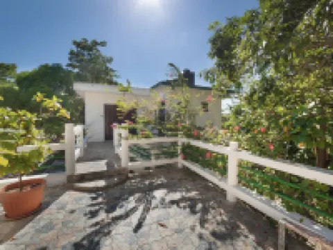 Beach House Condos, Negril โรงแรมในเนกริล