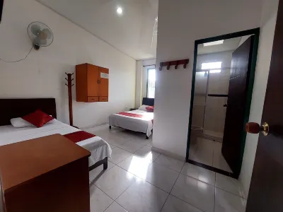 Hotel Liderato Hotels near Juan Curi Waterfall