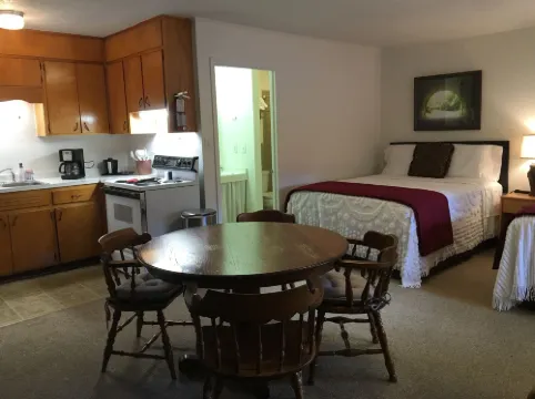 Cardinal Inn Hotels in Ivy Hill