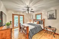 Spacious Murphy Chalet w/ Mtn Views & Hot Tub - 3-Star