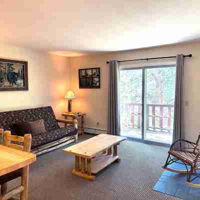 Fawn Valley Inn- 290 Condo Rooms