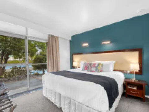Tides Hotel Hotels in Nelson