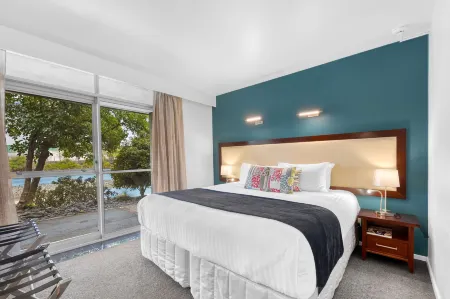 Tides Hotel Отели рядом с достопримечательностью «Tahunanui Beach»