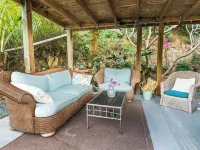 Salt Pond Bay Glamping Site With AC 센트럴 호텔