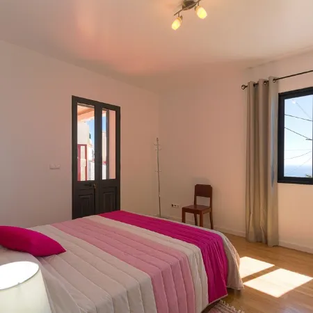 HOME ARAÚJO - (13090 / AL) fantastic view of the village and the beach of Ponta do Sol