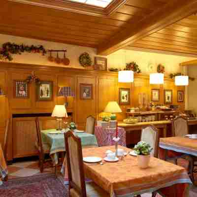 Hôtel Restaurant Chez Jean Dining/Meeting Rooms