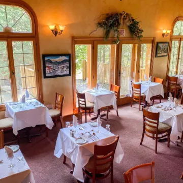 Auberge Alpine Inn