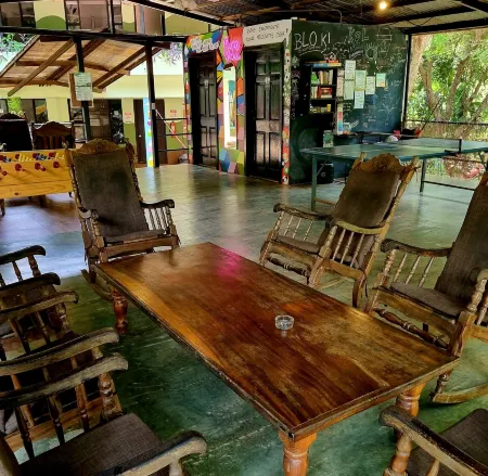 Casa Pura Vida Surf Hostel - Tamarindo Costa Rica Отели в г. Тамариндо
