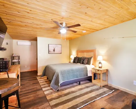 Rusty Buck Inn Hotels in Heber
