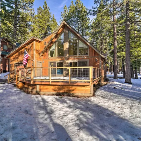 4 Mi to Dtwn Truckee: Tahoe Donner Home w/ Hot Tub