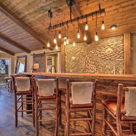 2 Mi to Slopes: Luxe Beech Mtn Cabin w/ Hot Tub