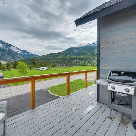 Quiet Alpine Hideaway w/ Panoramic Mountain Views!