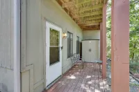 Basye Getaway w/ Pool Access, 2 Mi to Bryce Resort - 3-Sterne