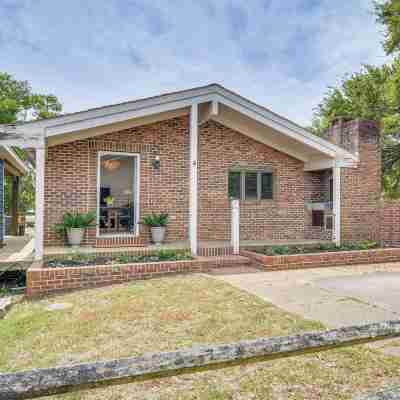Pet-Friendly Buxton Home w/ Balcony, 2 Mi to Beach Hotel Exterior
