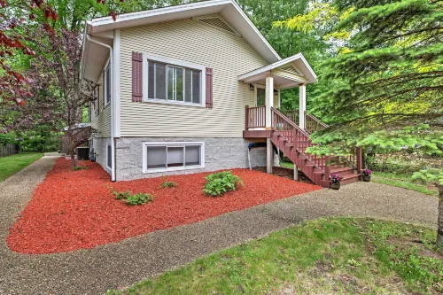 Hot Tub, Deck & Backyard: Cozy Union Pier House! - Beach