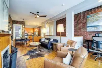 Stylish Dtwn Knoxville Condo w/ Rooftop Deck!