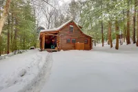 Lake & Beach Access at Lake Luzerne Cabin! - 홈스테이
