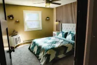 Cambrian & Co. Downtown Loft Stylish, Sophisticated, Charm