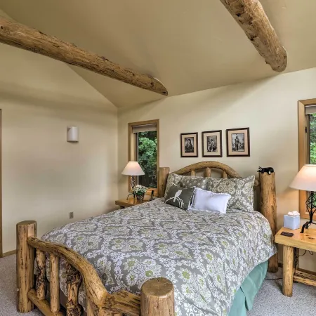 Rustic Home on Whitefish Mountain, Near Ski Run! فنادق في وايتفيش