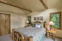 Rustic Home on Whitefish Mountain, Near Ski Run! - spa