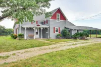 Erie Farmhouse w/ Fire Pit + Grill: Pets Welcome! - parking