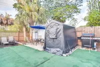 Remodeled Seminole Apt and Yard 3 Mi to Beach!